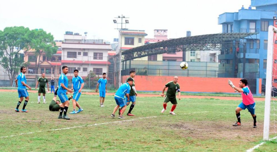 संचारकर्मीविरुद्ध सशस्त्र २–१ ले विजयी